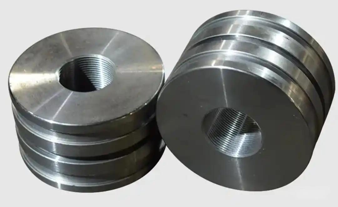 ¿Cuáles son las opciones de materiales para los cilindros hidráulicos?