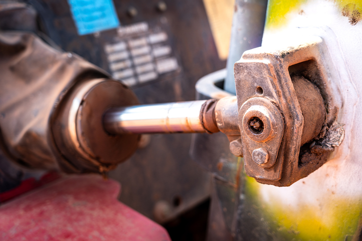 ¿Cómo se enfrentan los cilindros hidráulicos a entornos de instalación complejos?